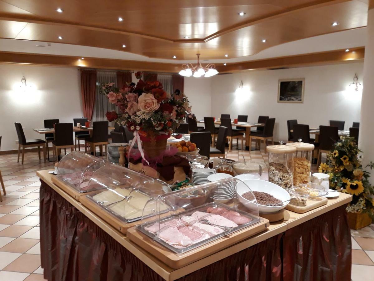 Hotel Larch คัมโป ดิ เทรนส์ ภายนอก รูปภาพ